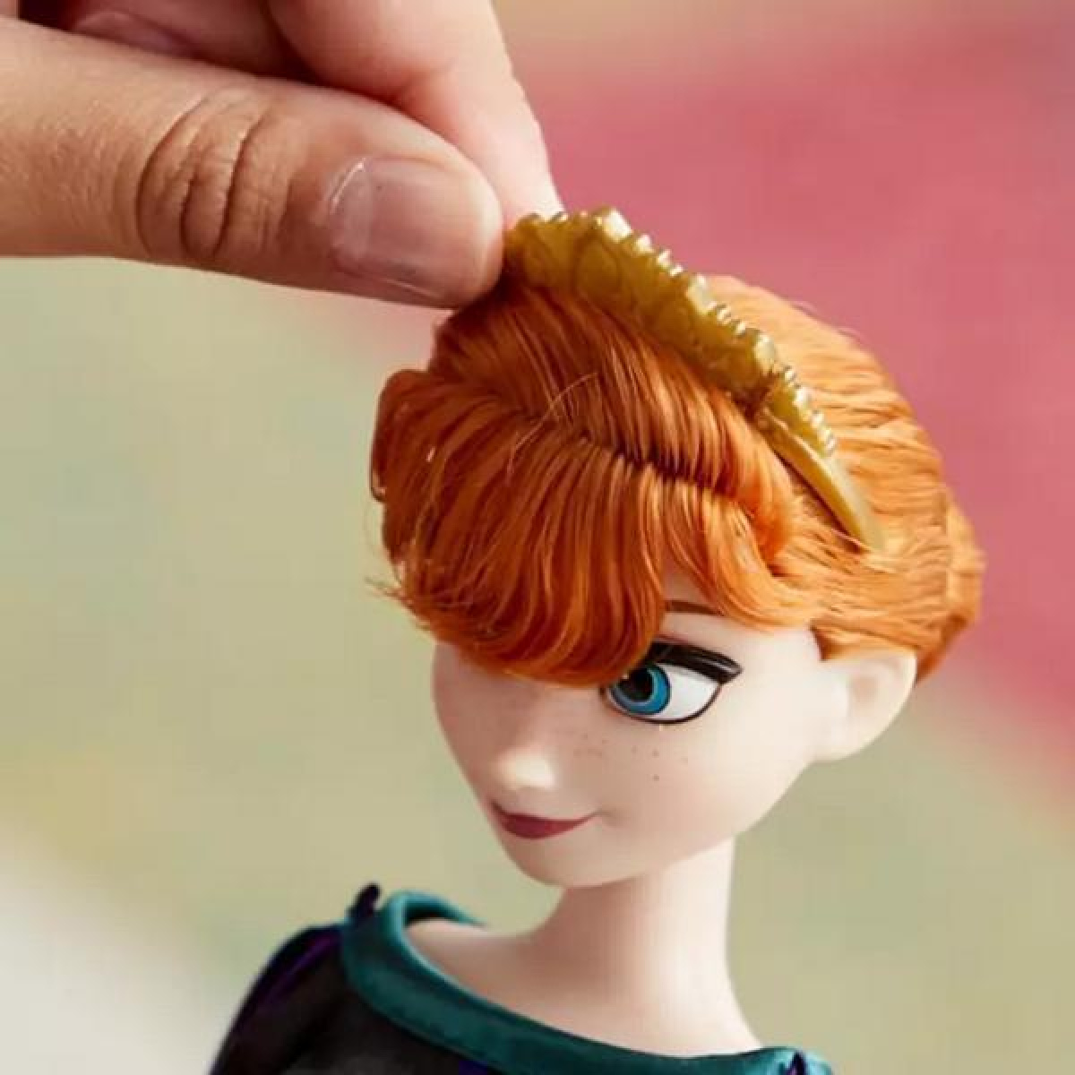 Disney Frozen 2 Anna Κλασική Κούκλα 29cm Με αξεσουάρ 3 ετών και Πάνω